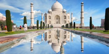 How to reach Taj Mahal from Delhi