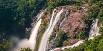 Top 10 Places to Visit in Karnataka – A Complete Travel Guide